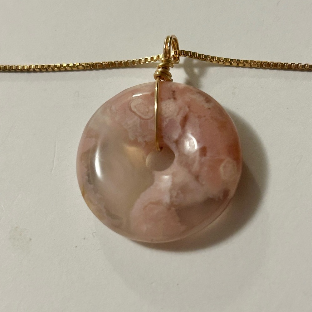 Rose Quartz Crystal Donut Pendant Necklace (NWT) Retail $58 - Picture 3 of 7